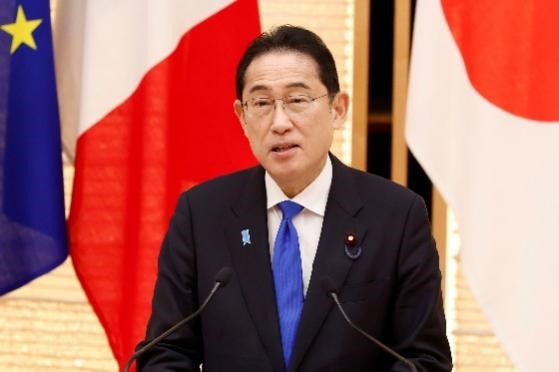 图为5日日本首相岸田文雄在日本首相官邸与意大利举行首脑会谈时进行发言。【照片来源：美联社=韩联社】